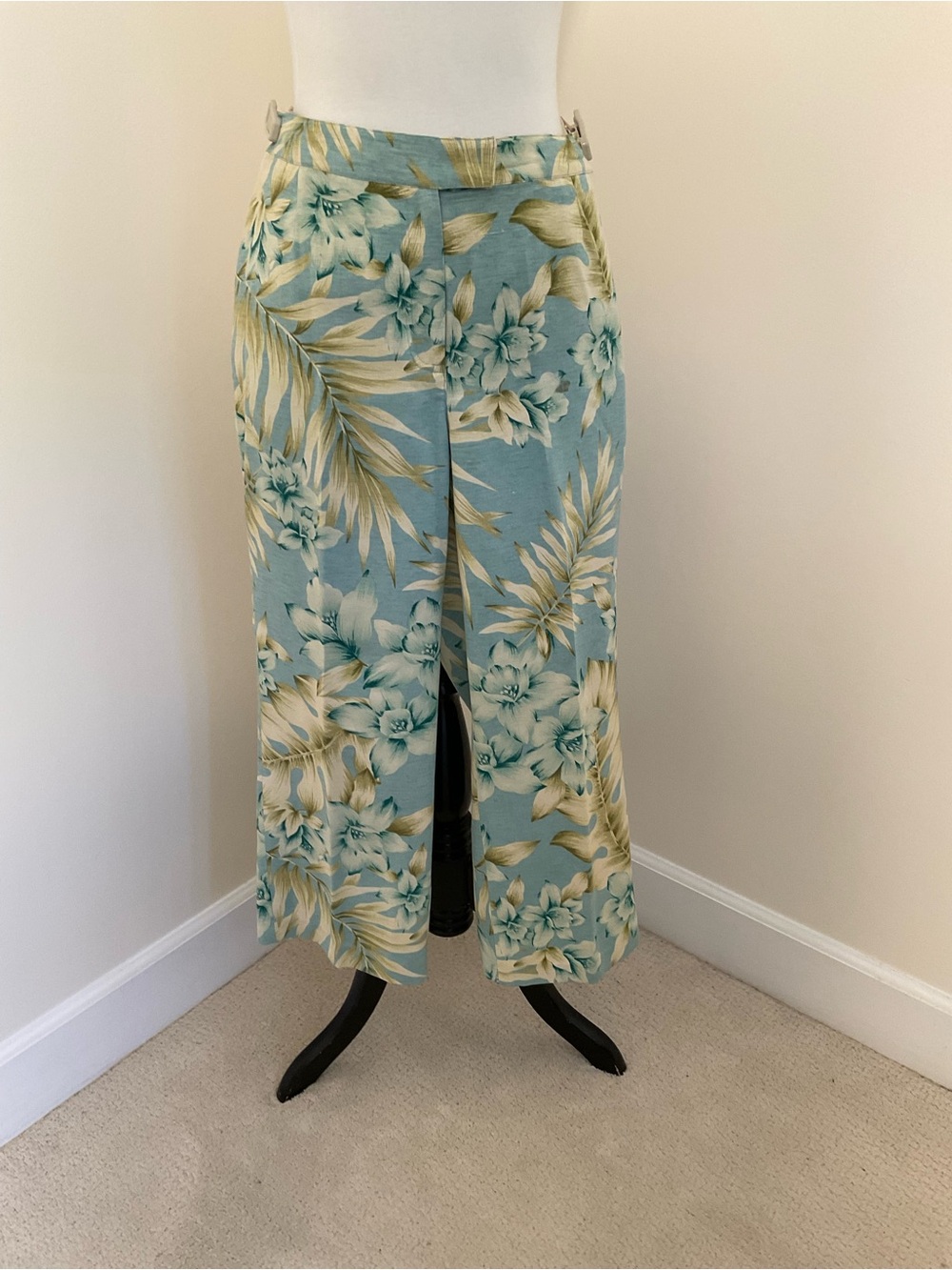August Silk Lifestyle Tropical Silk Print Wide Leg Cropped Ankle Pants